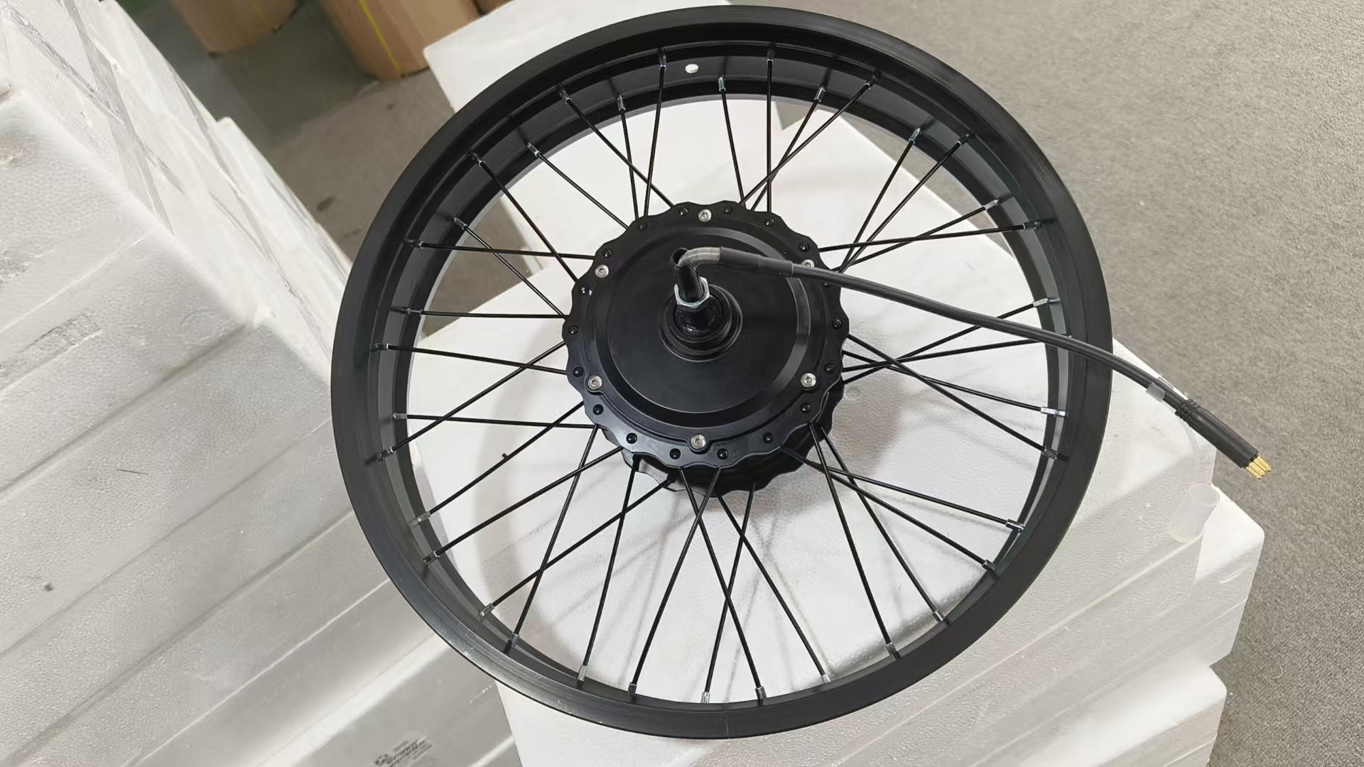 YVY Rear hub contains motor